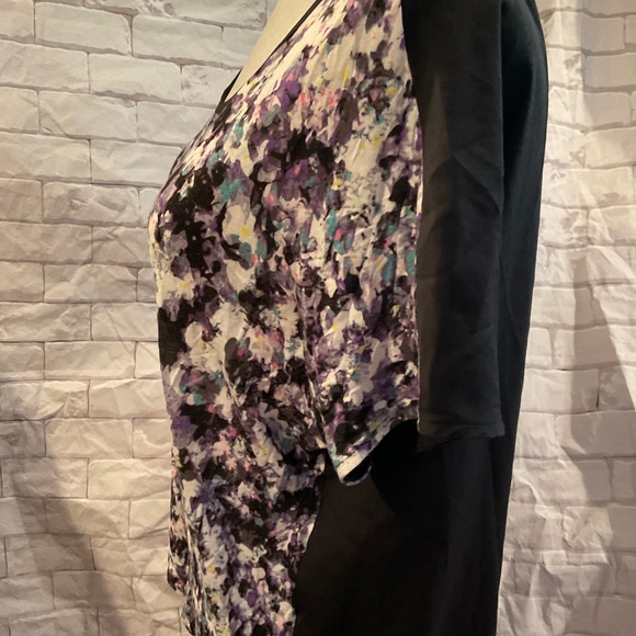 “H&M FLORAL SPLIT BACK “ Short Sleeved Top. - Picture 7 of 15